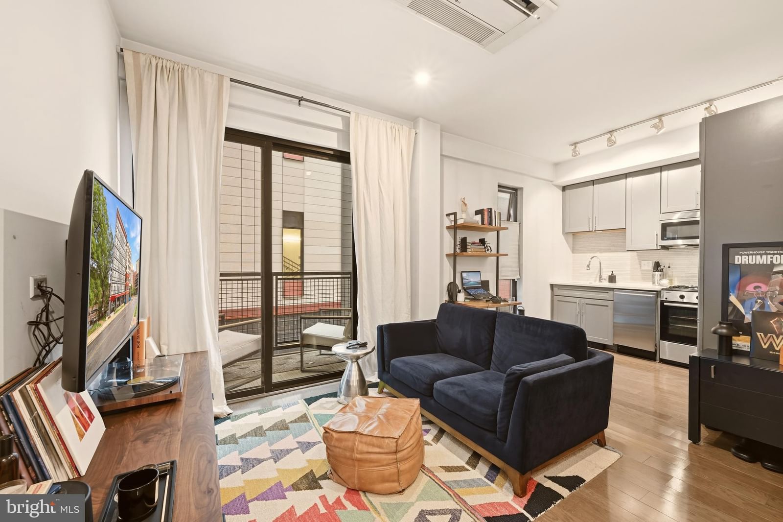 1320 FENWICK LANE #204 photograph