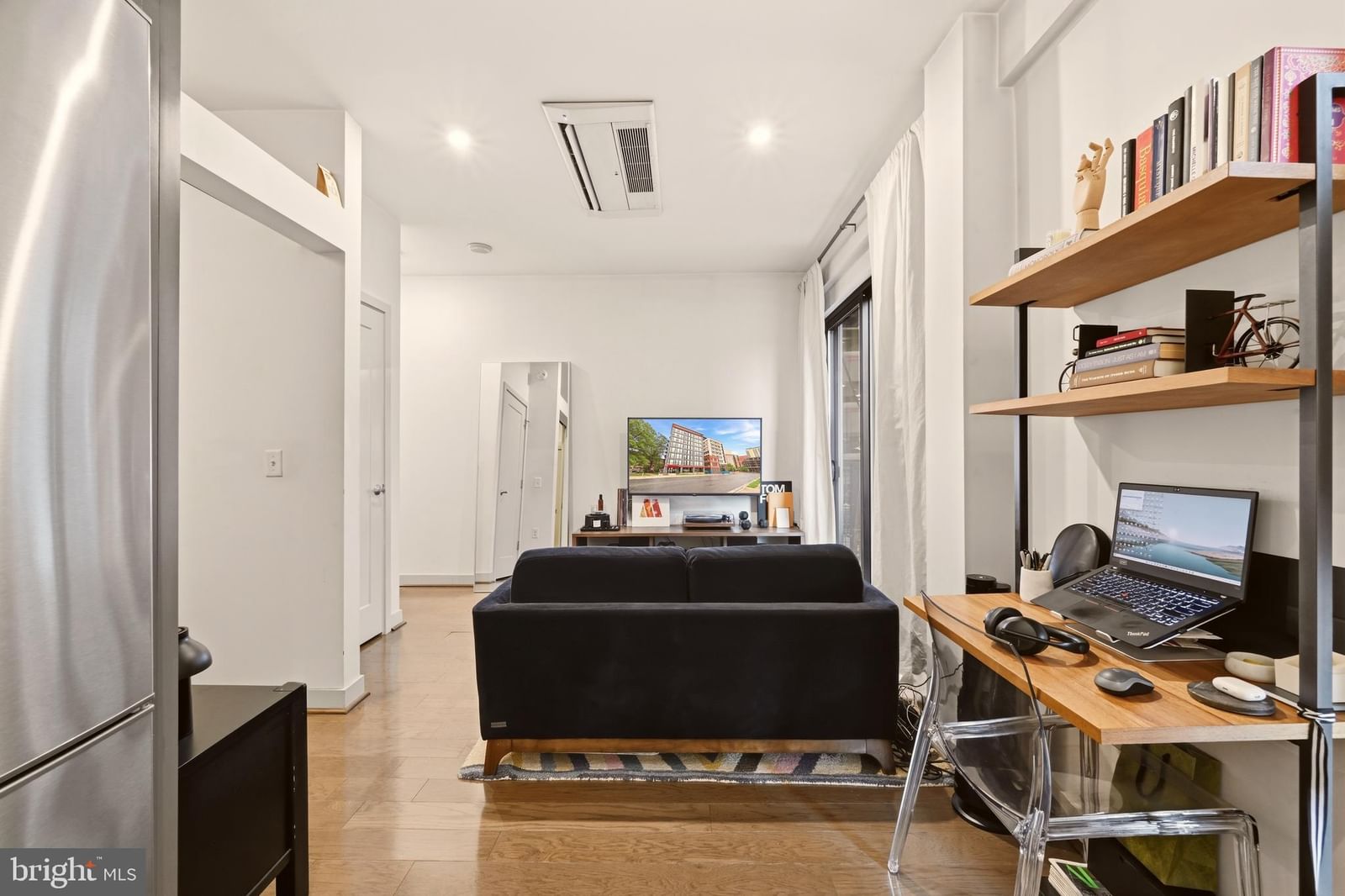 1320 FENWICK LANE #204 photograph