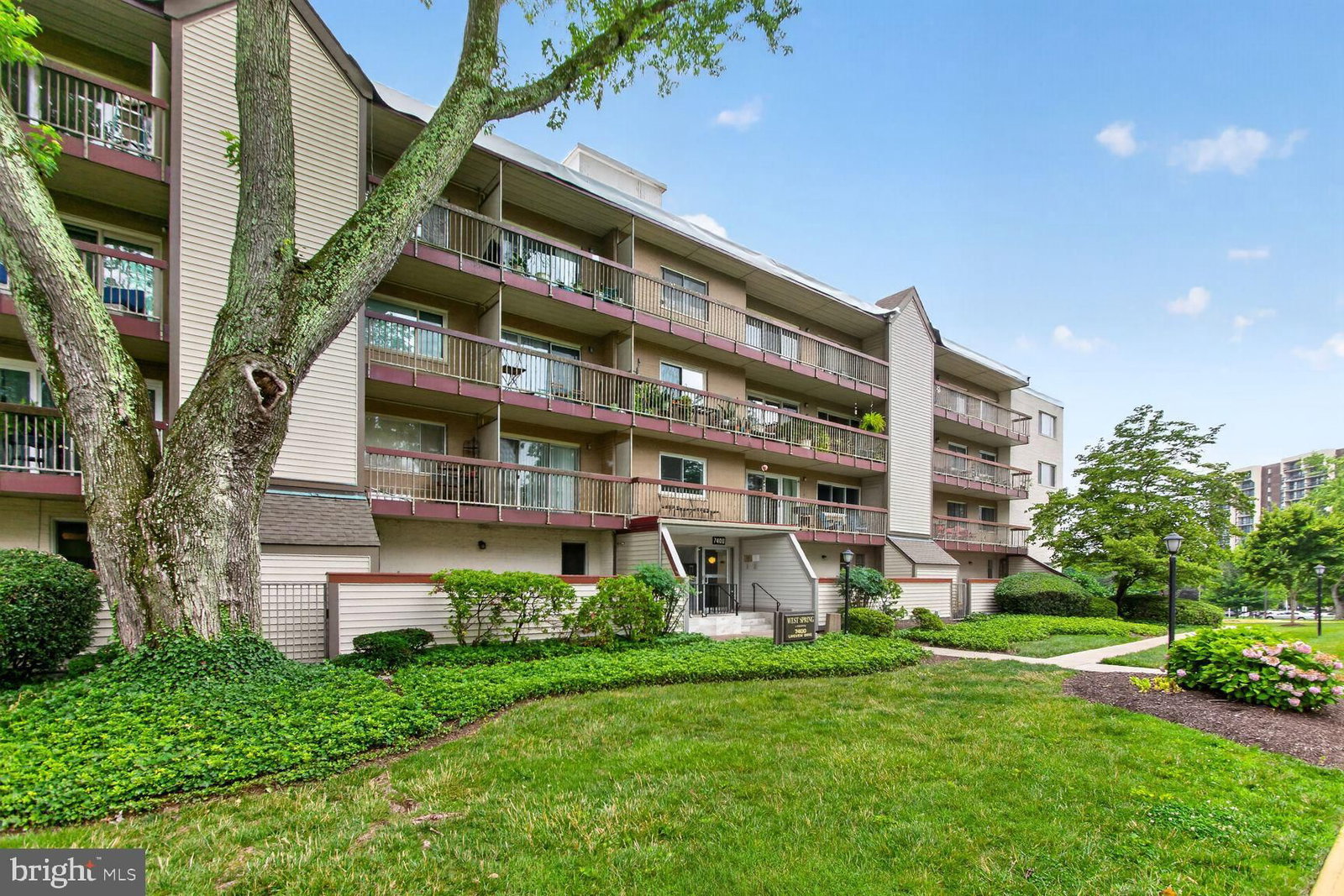 7400 LAKEVIEW DRIVE #N203 photograph