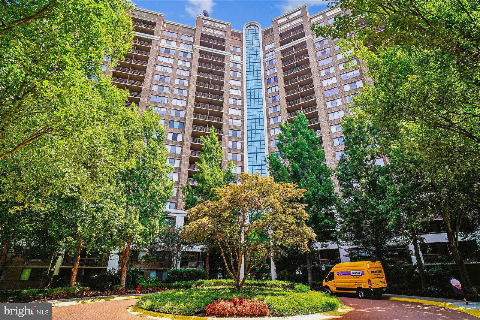 10101 GROSVENOR PLACE #407 photograph