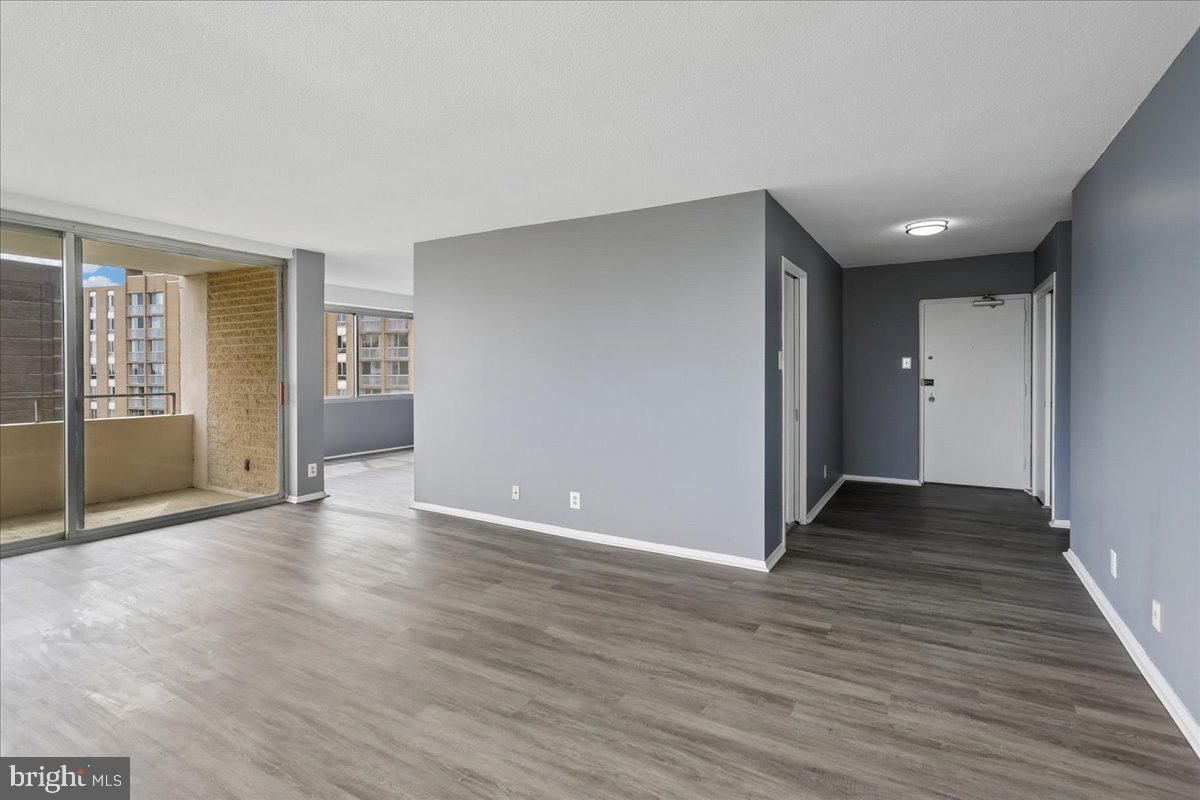 5500 FRIENDSHIP BOULEVARD #2108N photograph