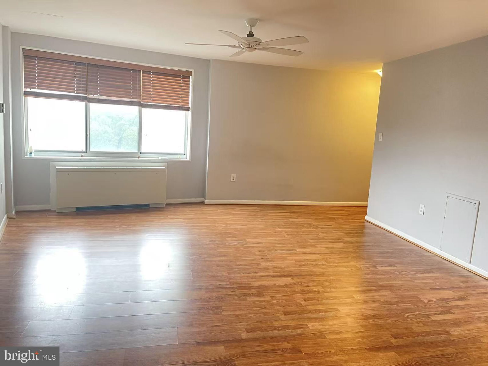 10201 GROSVENOR PLACE #1628 photograph