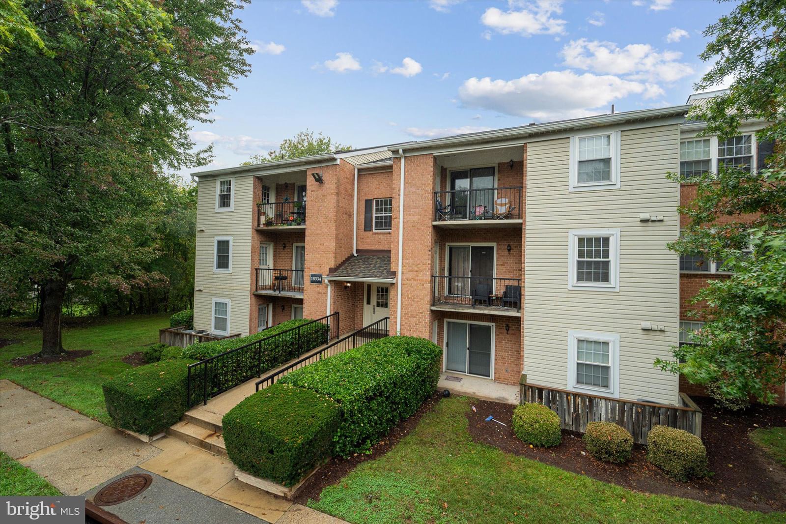18334 STREAMSIDE DRIVE #303 photograph