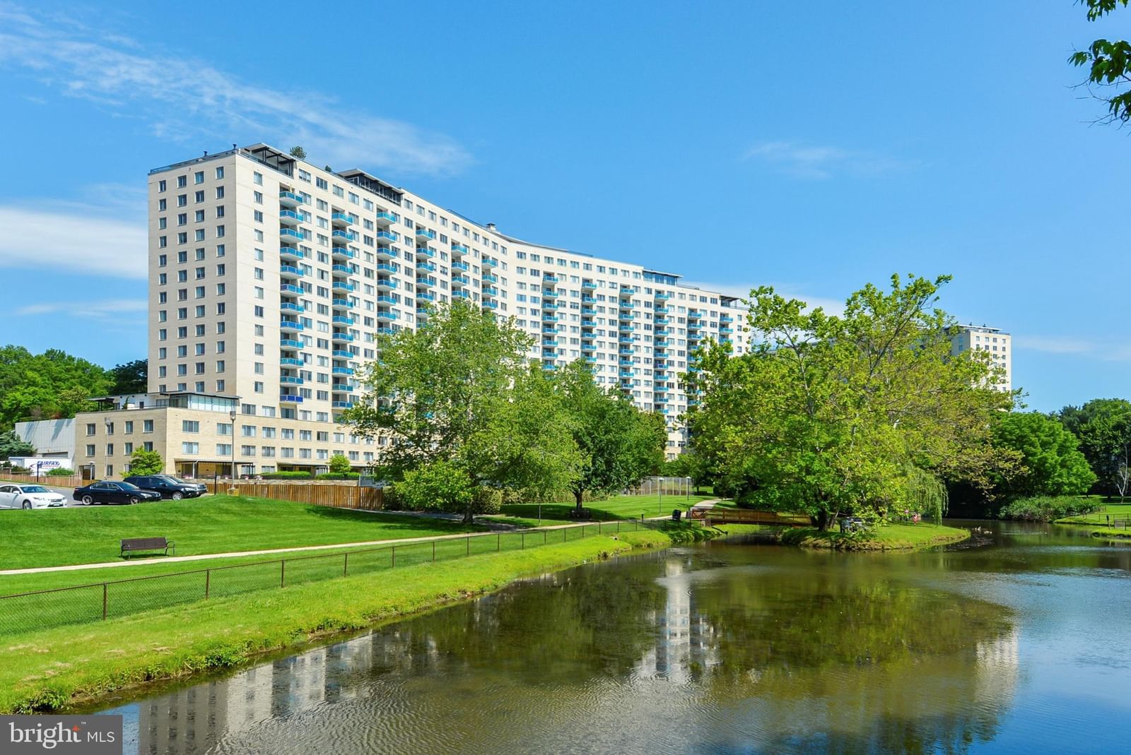 10401 GROSVENOR PLACE #314 photograph