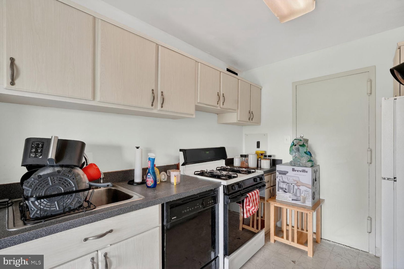 1111 UNIVERSITY BOULEVARD W #909-A photograph