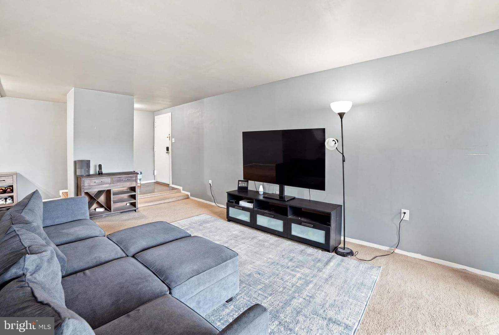 402 GIRARD STREET #9 photograph