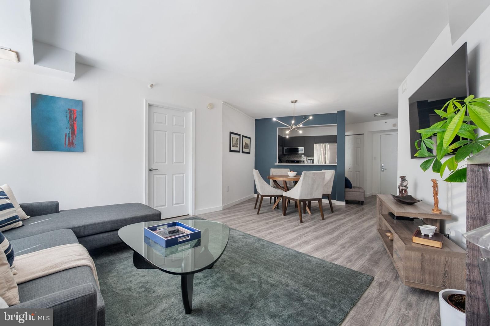 10101 GROSVENOR PLACE #301 photograph