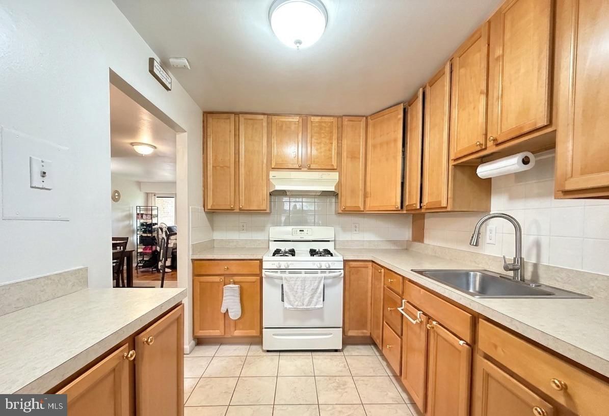 6008 WESTCHESTER PARK DRIVE #T2 photograph