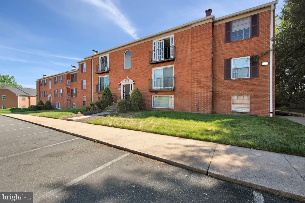 3809 SWANN ROAD #203 photograph