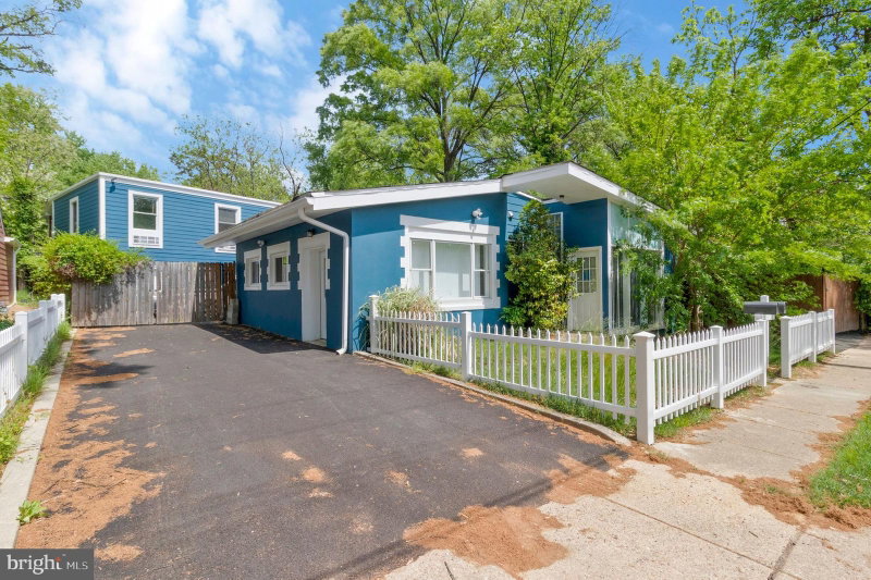 3801 CEDAR CROFT PLACE