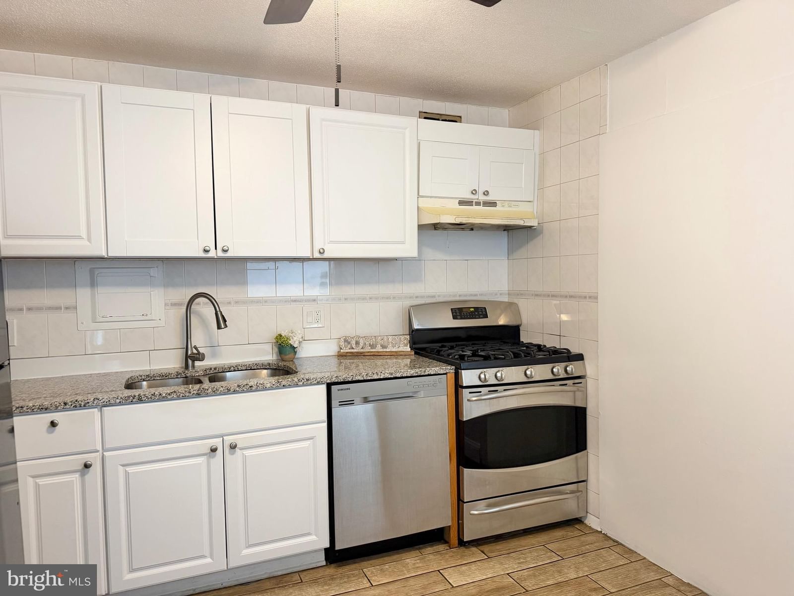 1836 METZEROTT ROAD #1401 photograph