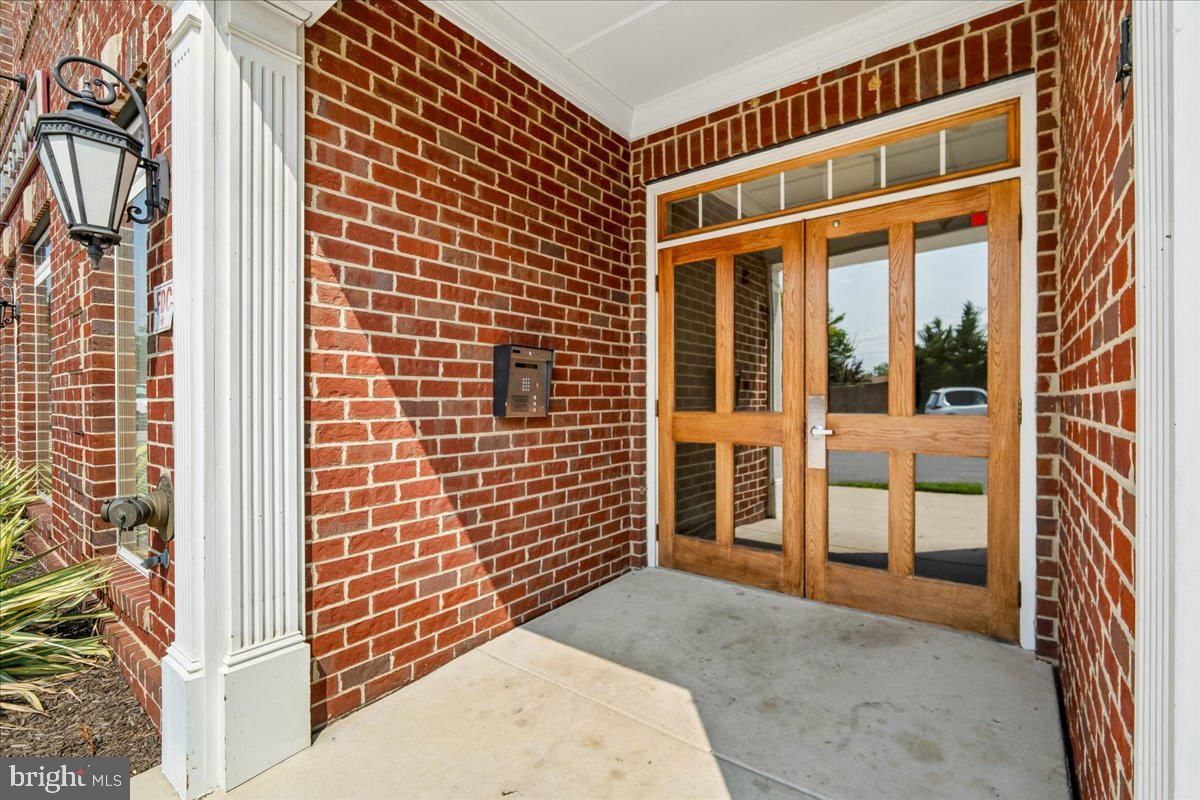 603 7TH STREET #402 photograph