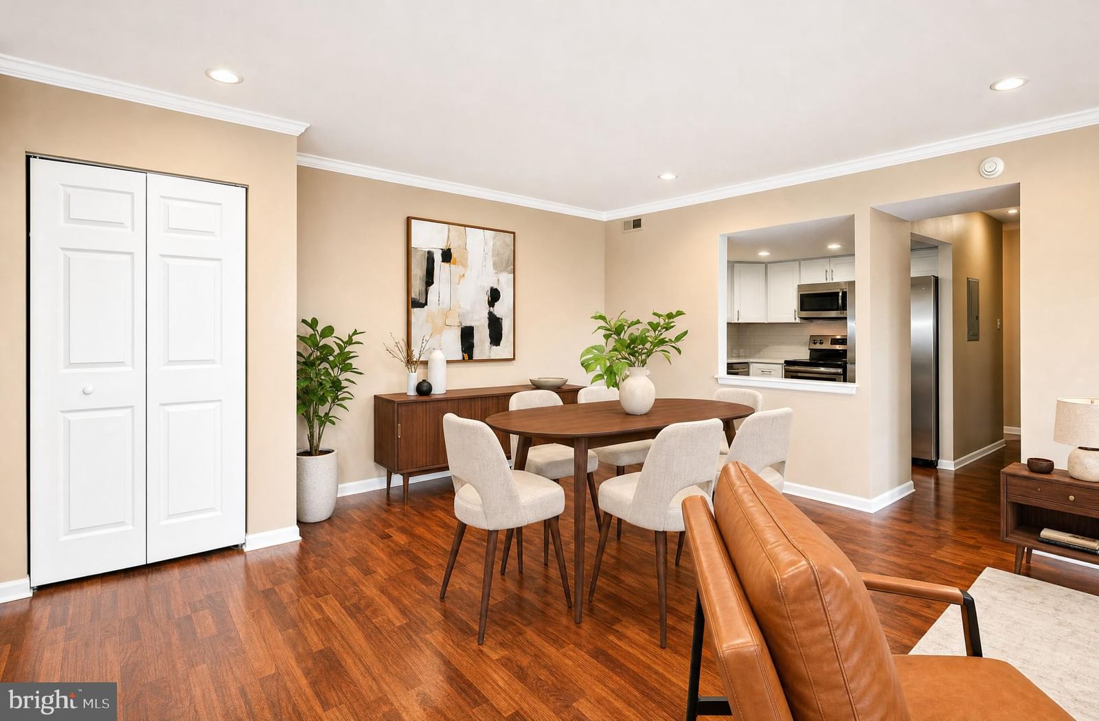 10110 CAMPUS WAY S #304 photograph