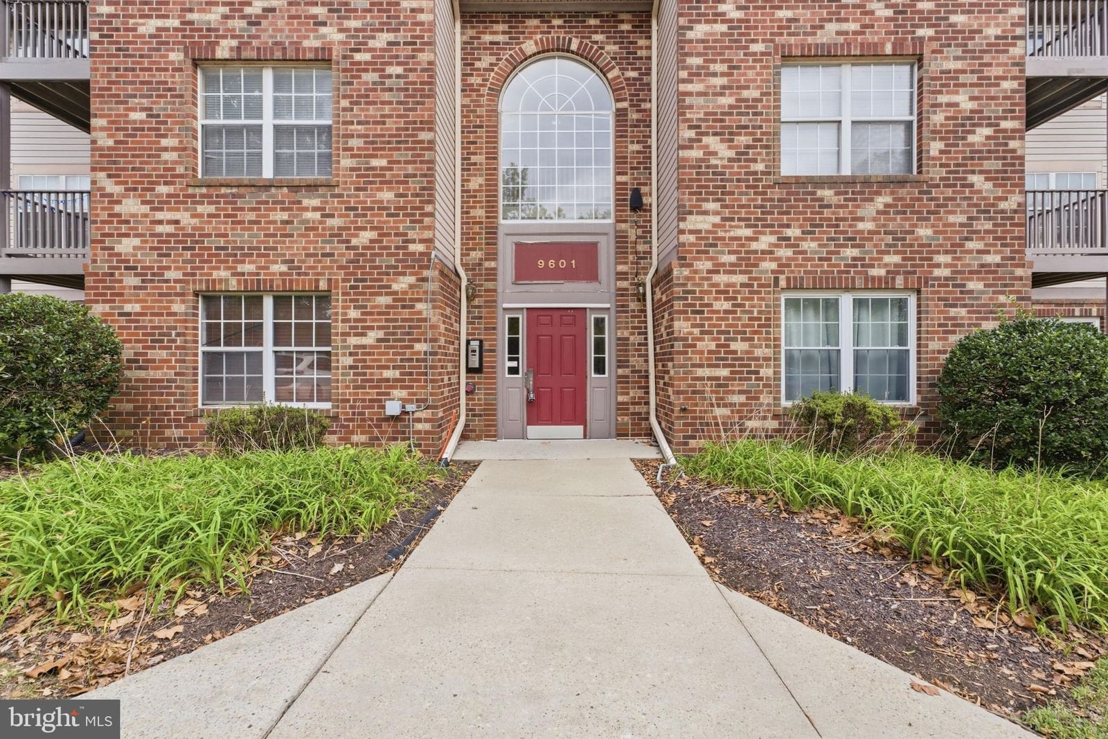 9601 LAKE COURT #304 photograph