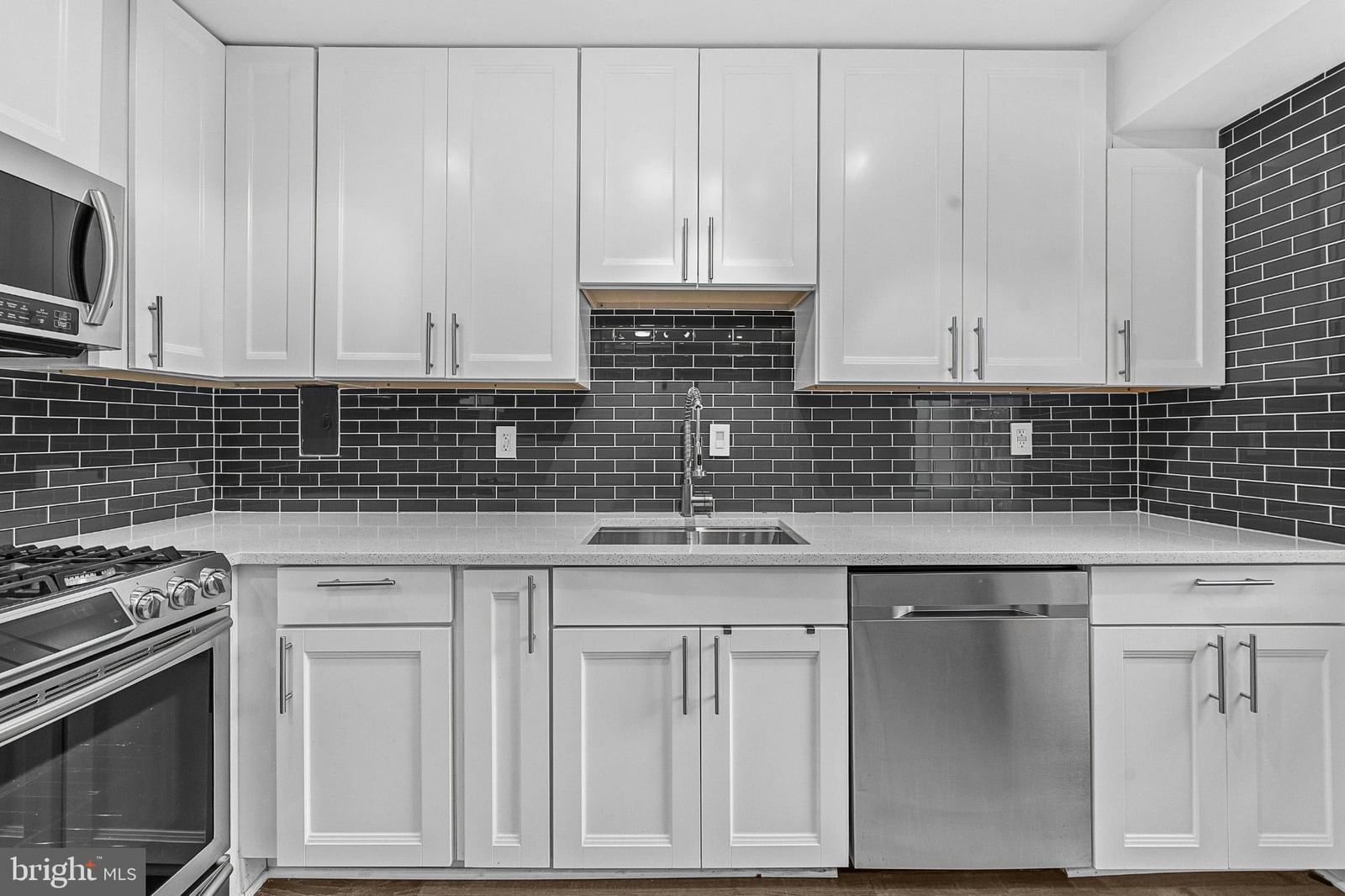 6008 WESTCHESTER PARK DRIVE #302 photograph