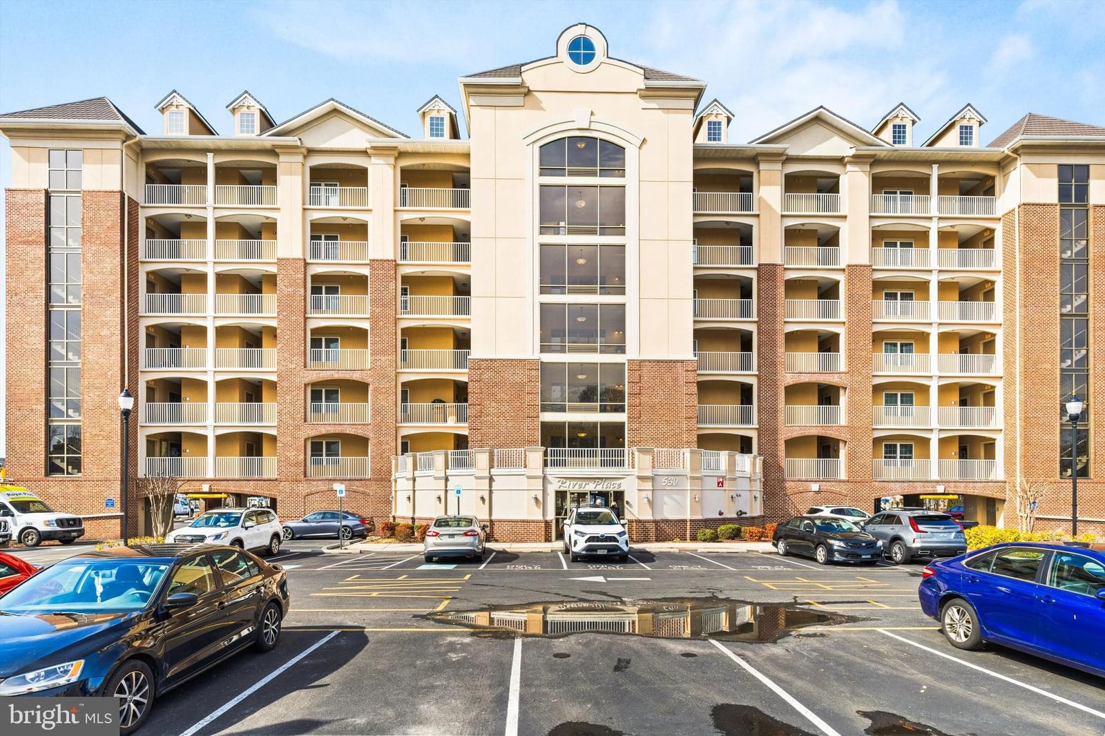 530 RIVERSIDE DRIVE #202 photograph
