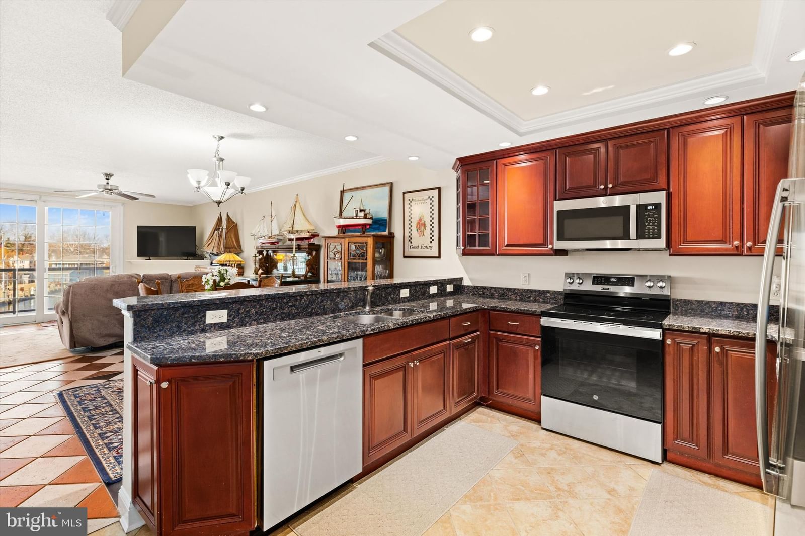 530 RIVERSIDE DRIVE #202 photograph
