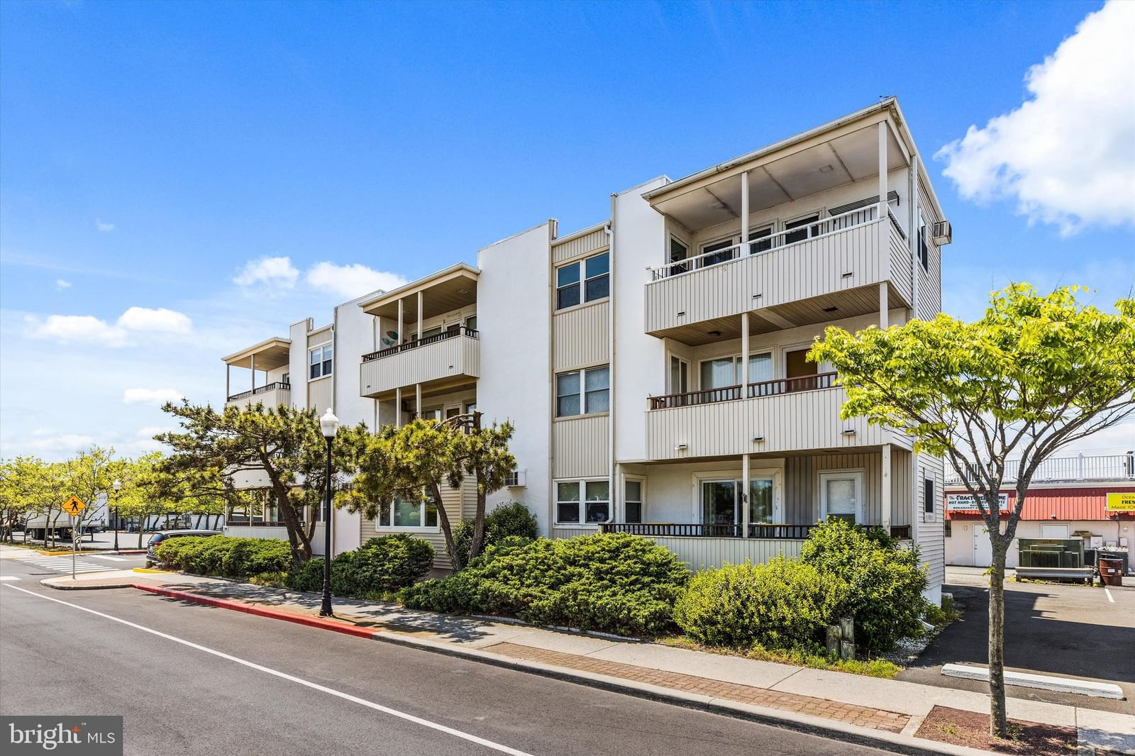 2801 N BALTIMORE AVENUE #309 HOLIDAY PLAZA photograph