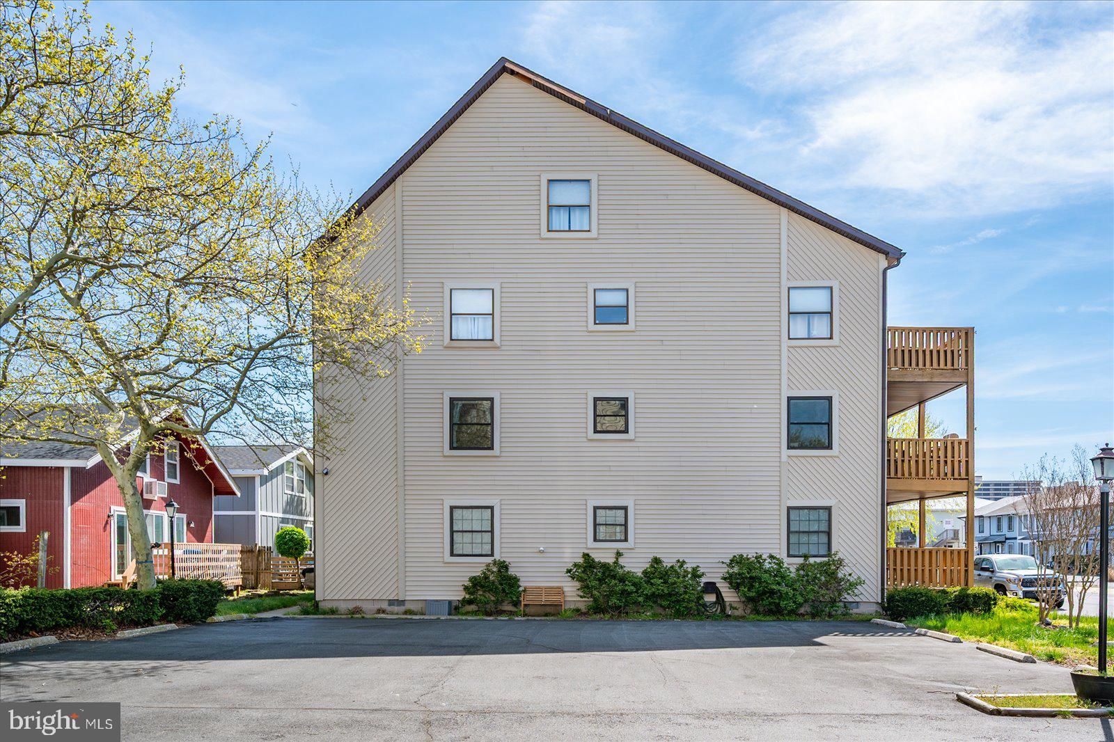 132 JAMESTOWN ROAD #4 photograph