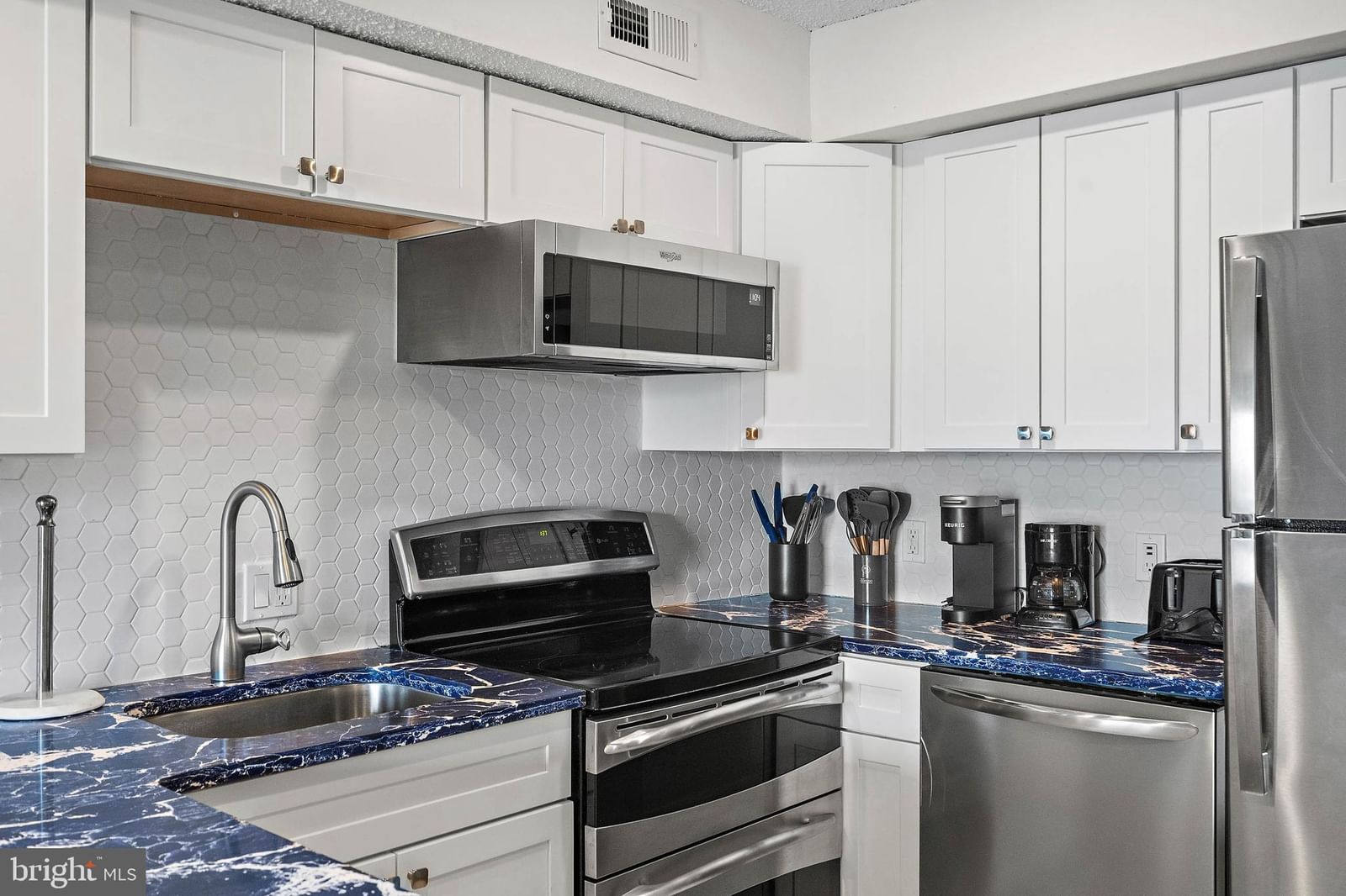 204 33RD STREET #20502 photograph