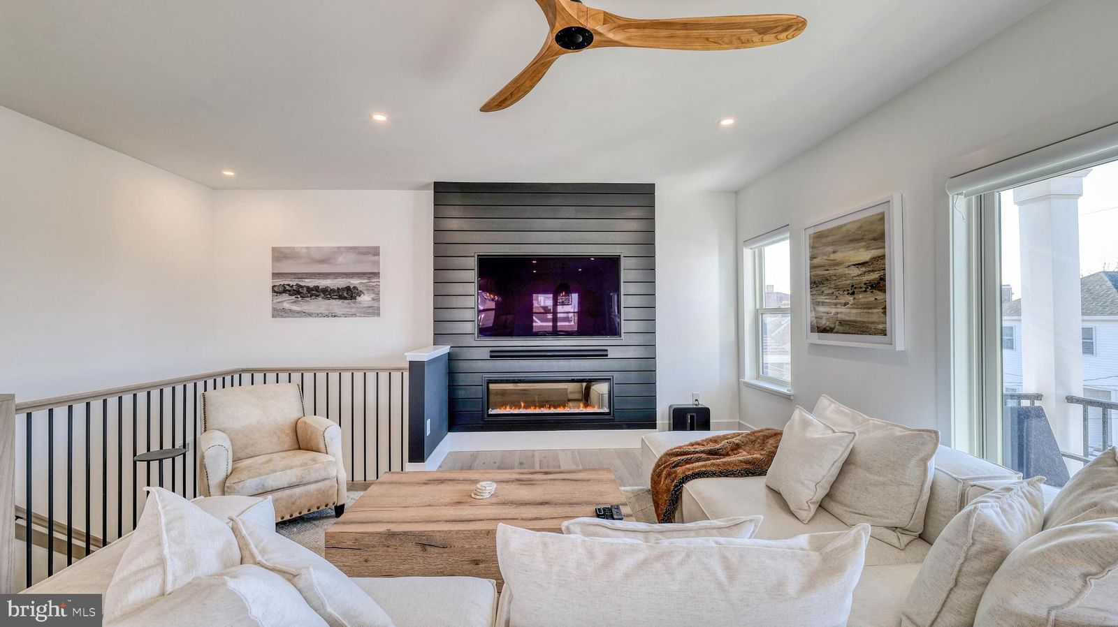 107 N NEW HAVEN AVENUE #B (UPSTAIRS) photograph