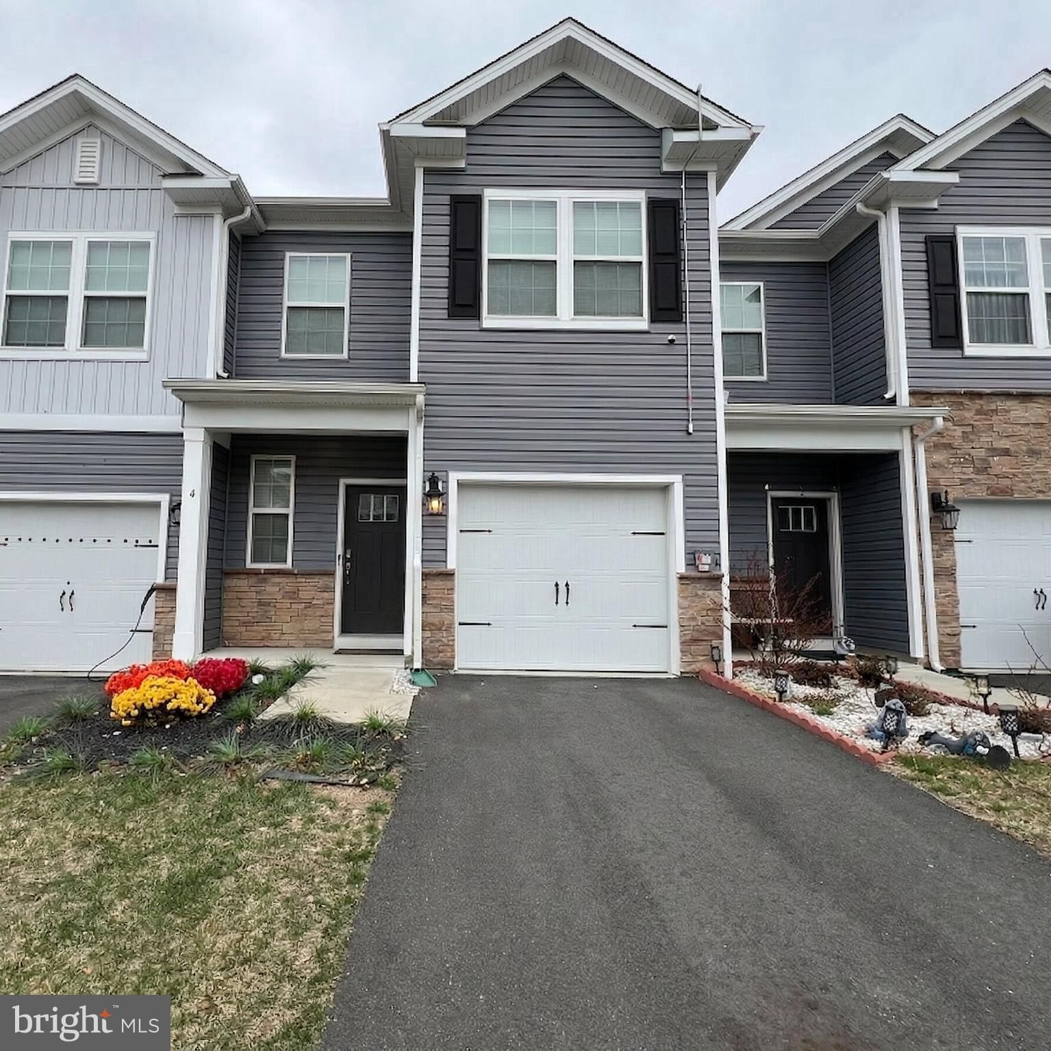 4 PEREGRINE WAY, BURLINGTON 08016, NJ