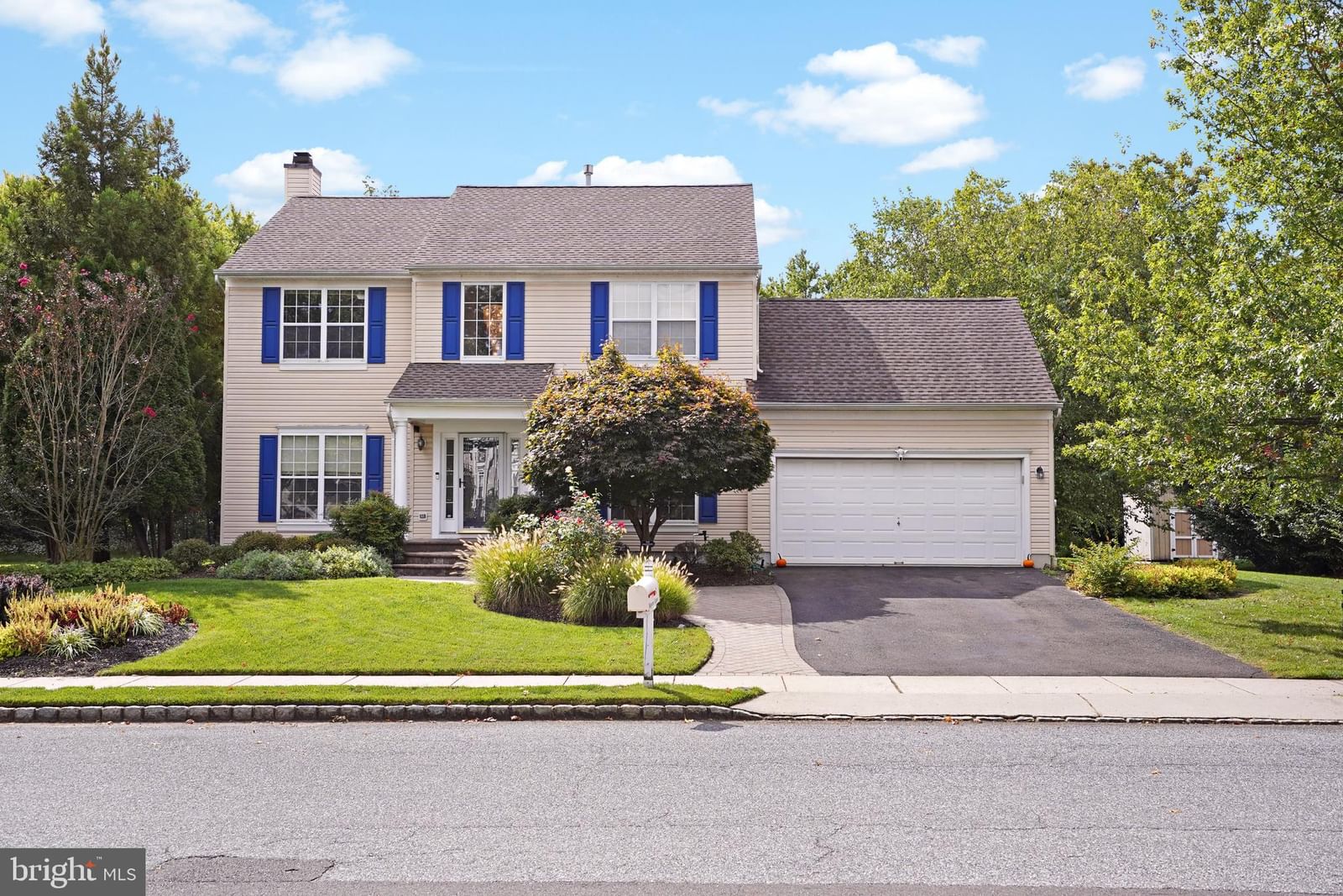 4 HAVEN LN, BURLINGTON 08016, NJ