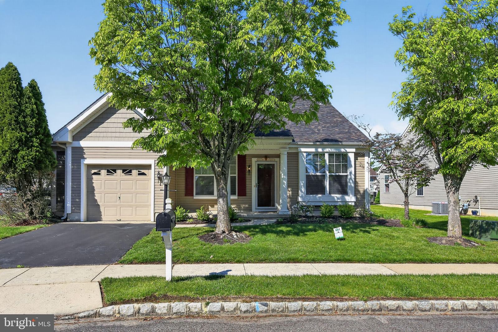 8 IMPATIENS CT, MARLTON 08053, NJ