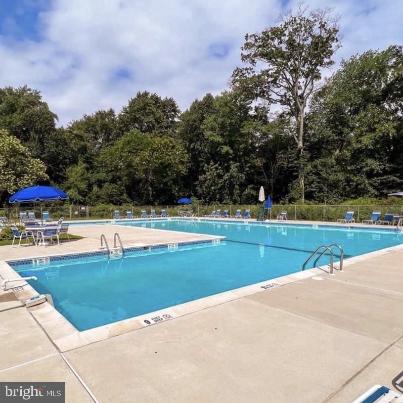 25 S CHURCH RD, MAPLE SHADE 08052, NJ