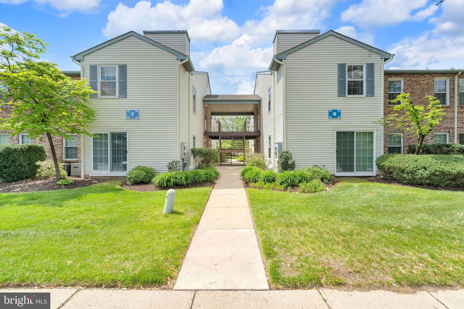 44 VILLAGE LN, MOUNT LAUREL 08054, NJ