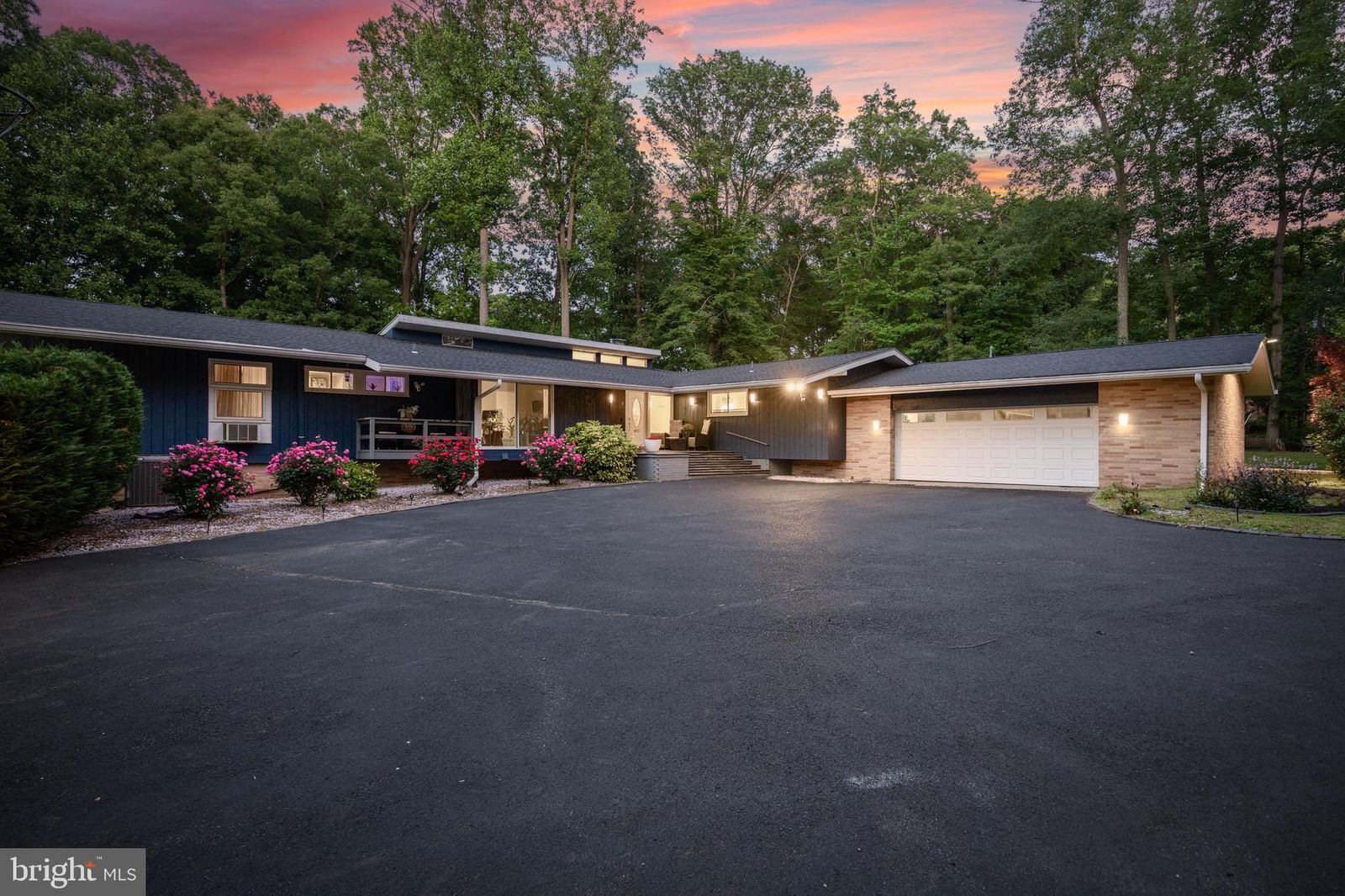 8 BLOOMER DR, BURLINGTON 08016, NJ