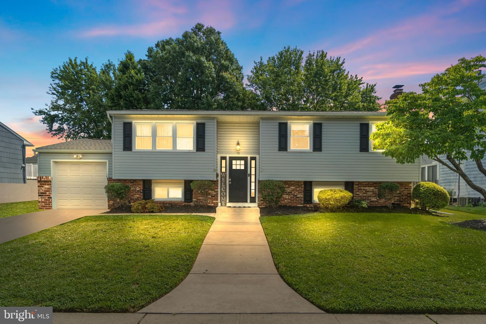 16 PEACHTREE LN, BURLINGTON 08016, NJ