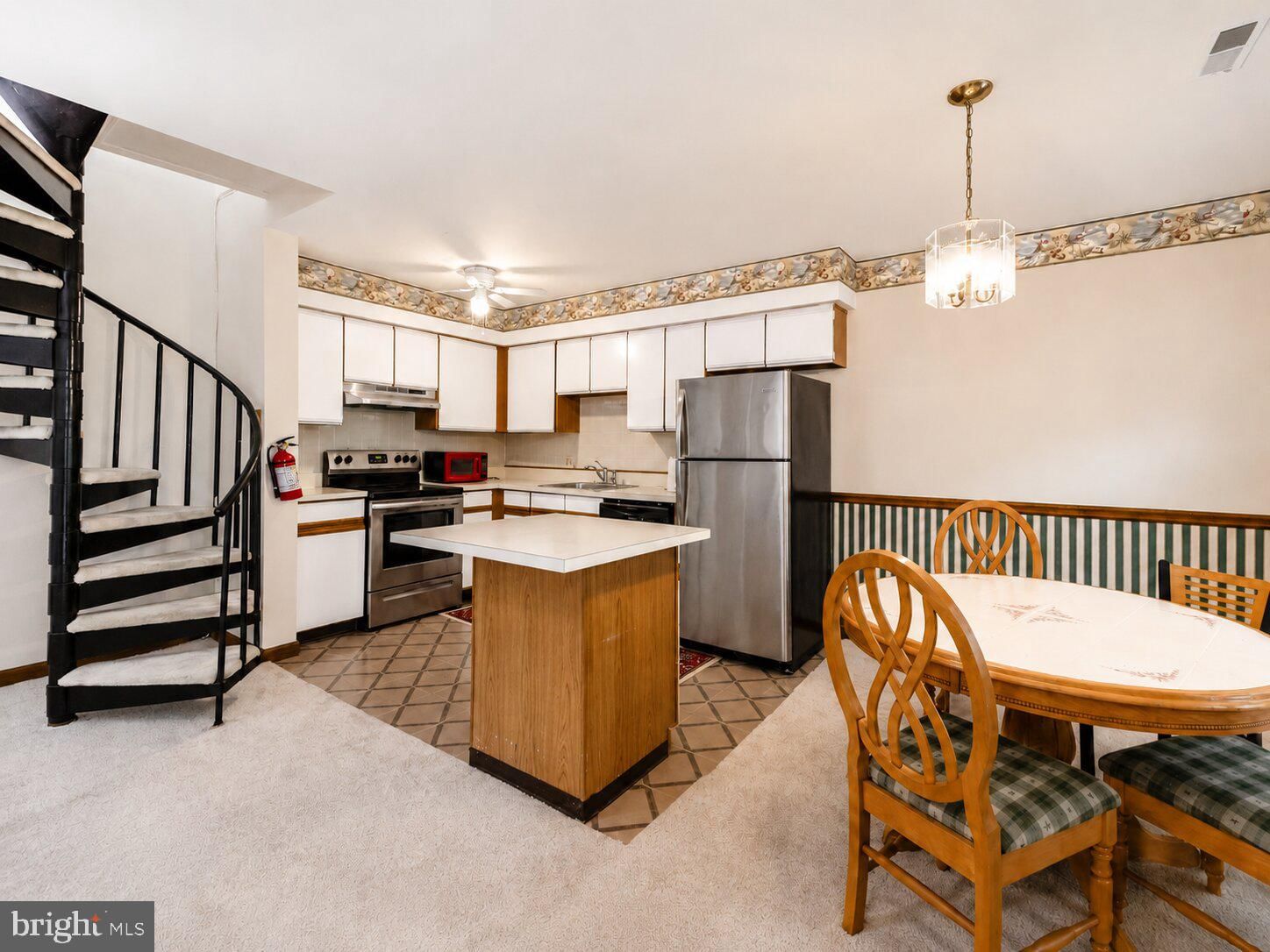 19 SUMMIT COURT photograph
