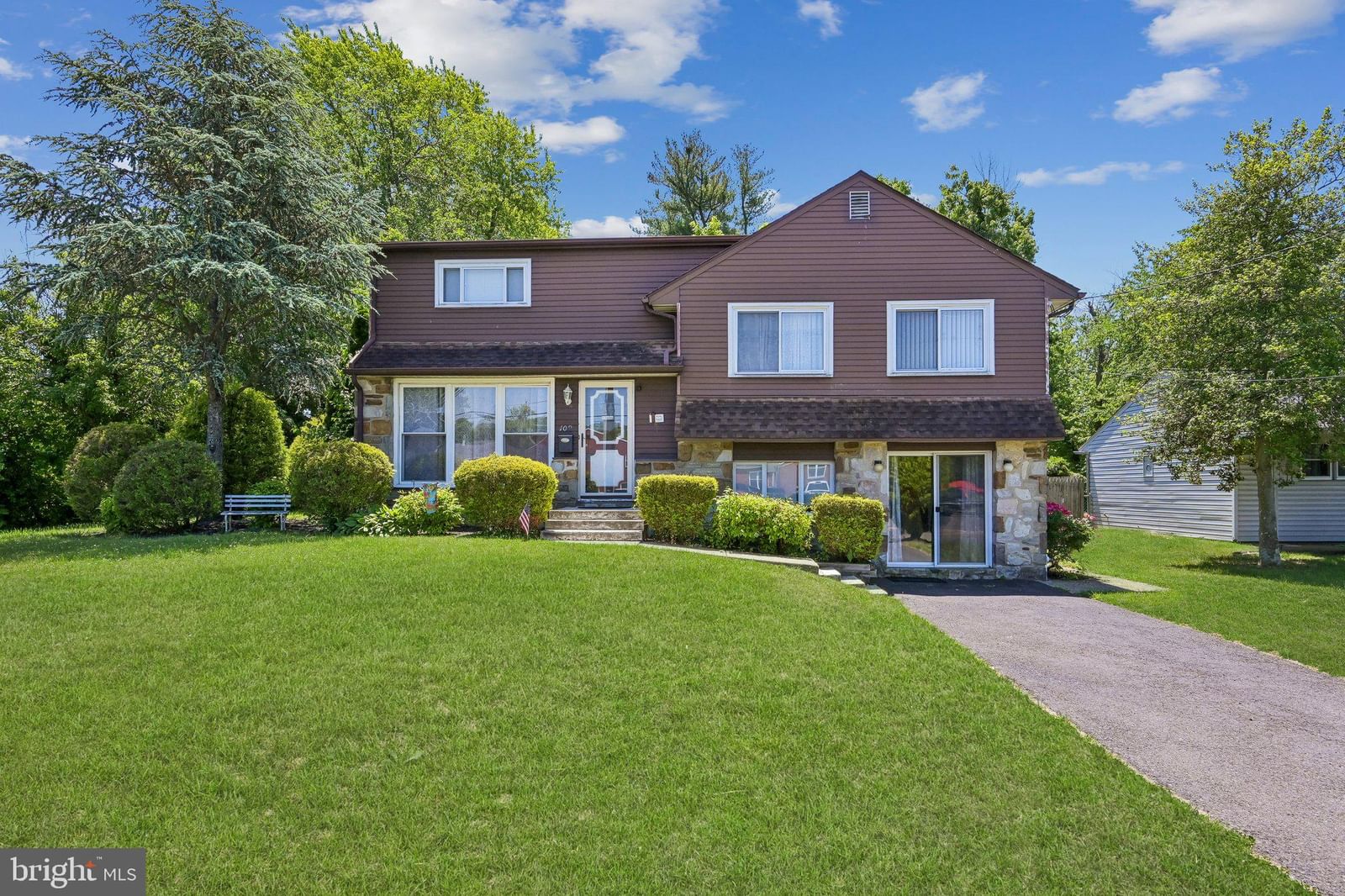 109 LONG LN, VOORHEES 08043, NJ