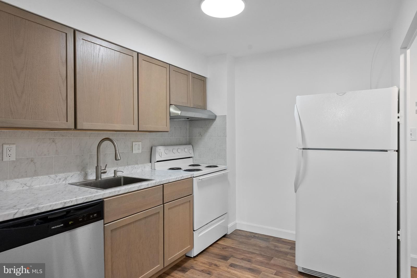 111 CHESTNUT STREET #507 photograph