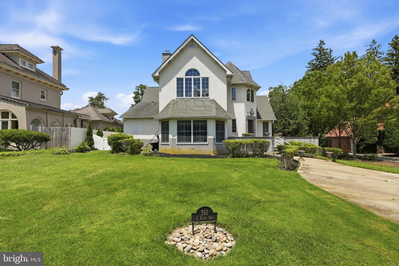 261 KINGS HIGHWAY