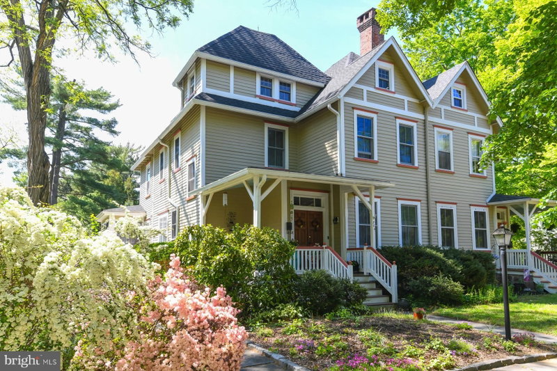 204 WILLOW STREET