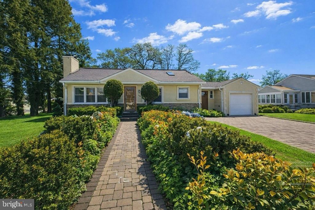 96 LAKEDALE DR, LAWRENCEVILLE 08648, NJ