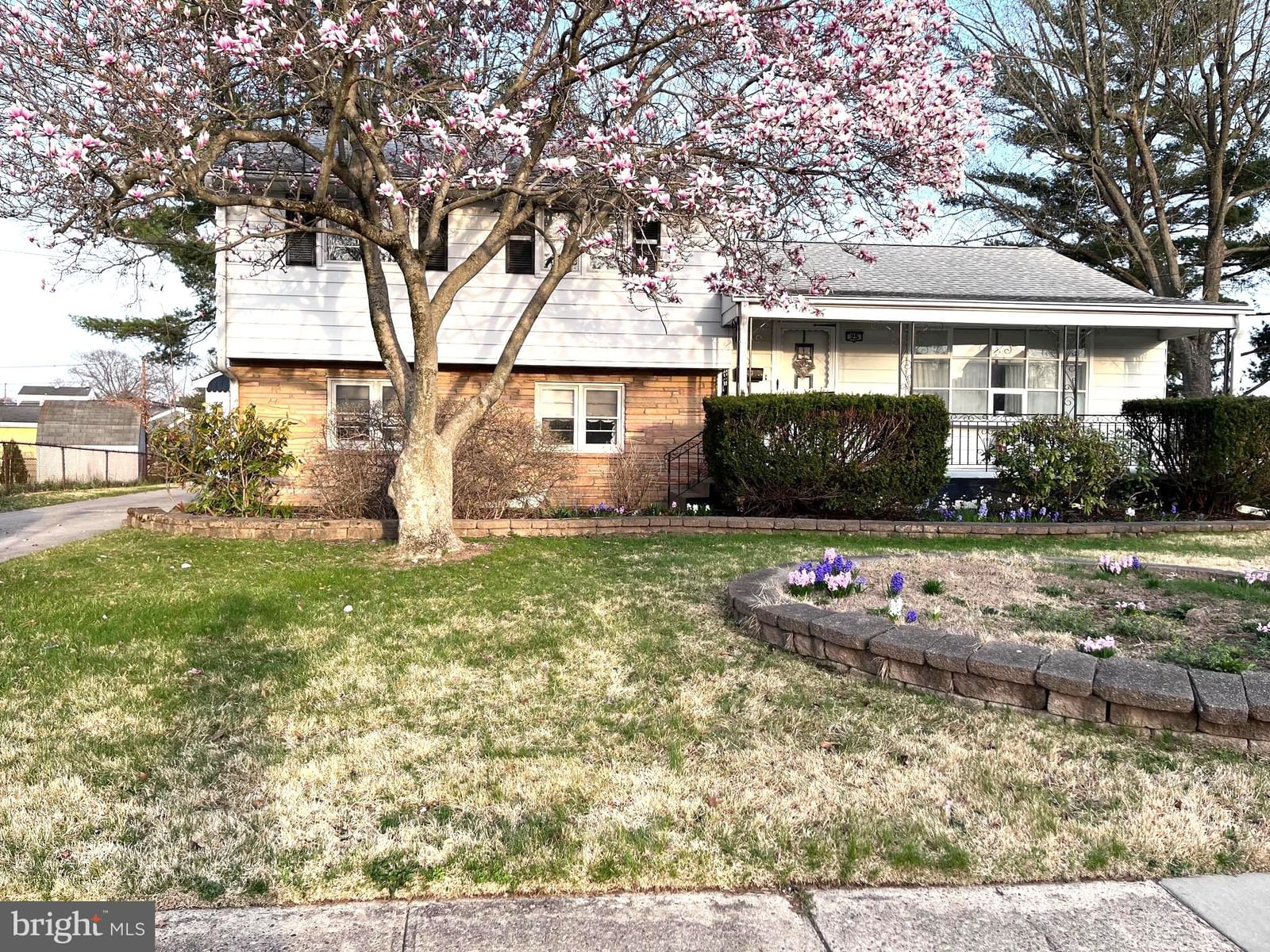 25 BRAVER DR, HAMILTON 08610, NJ