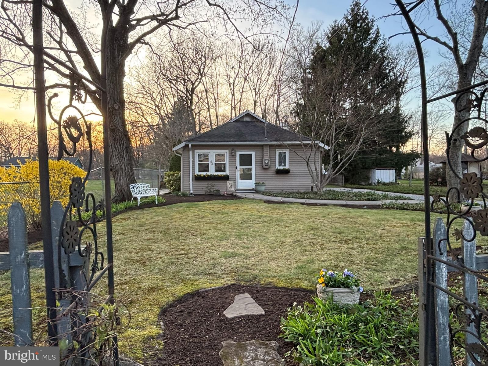 44 FAIRLAWN AVE, HAMILTON 08619, NJ