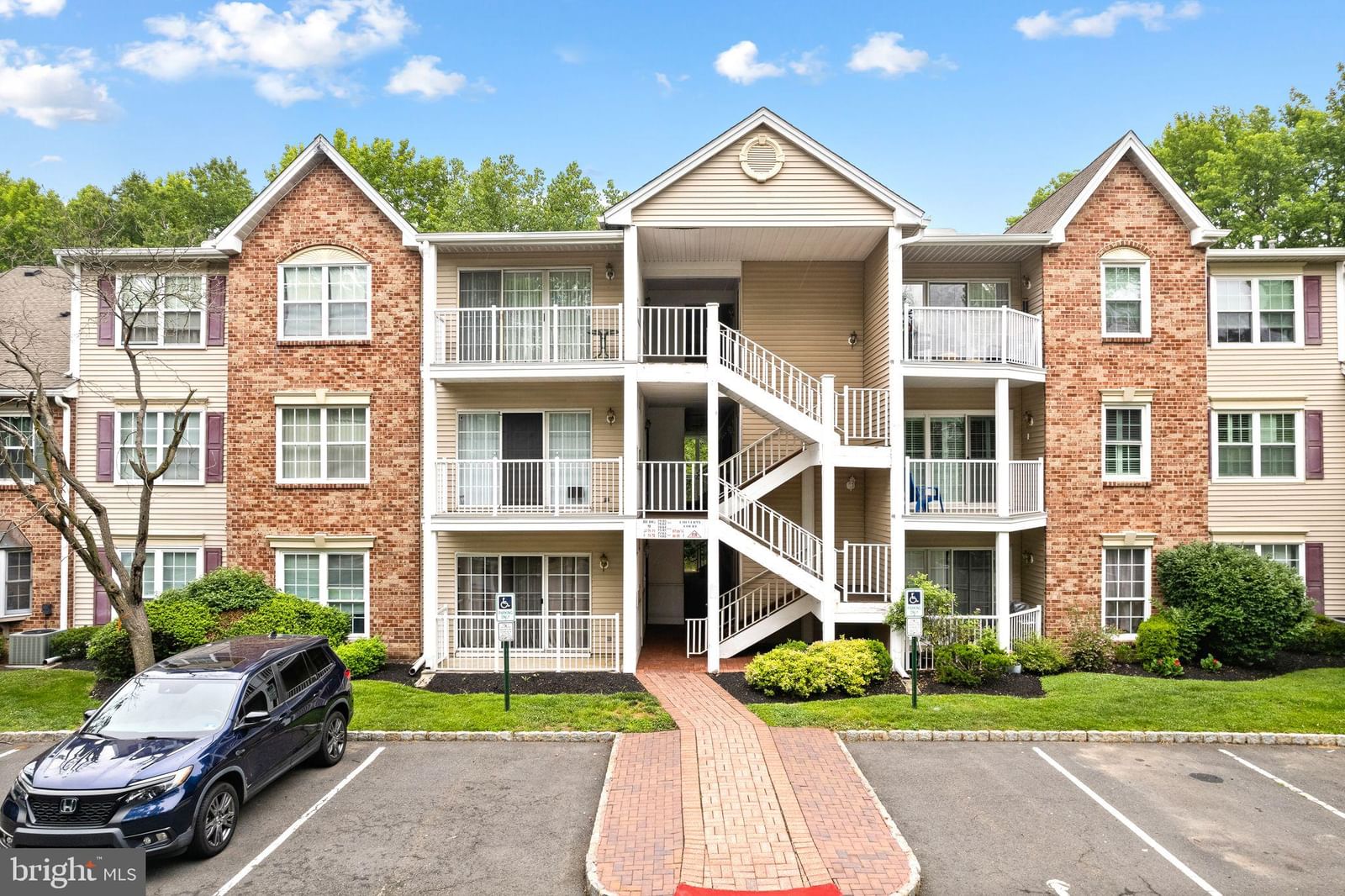 77 CHEVERNY CT, HAMILTON 08619, NJ