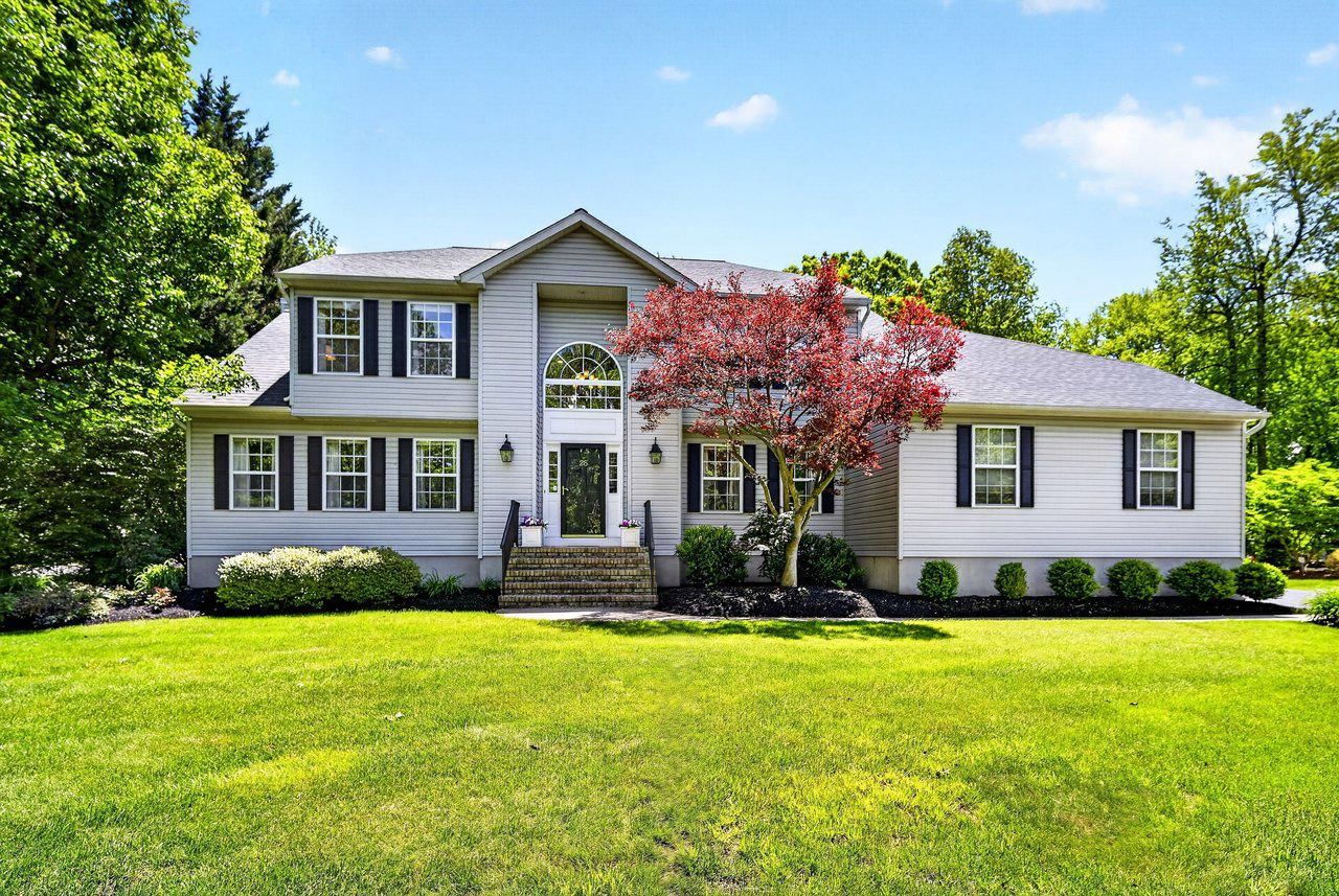 28 ARNOLD LN, ROBBINSVILLE 08691, NJ