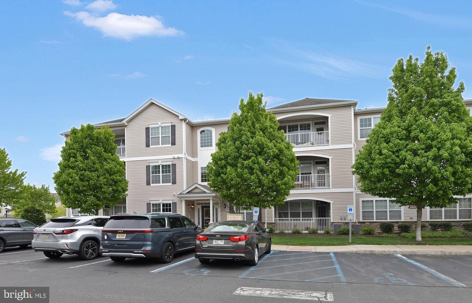 331 TIMBERLAKE DR, EWING 08618, NJ