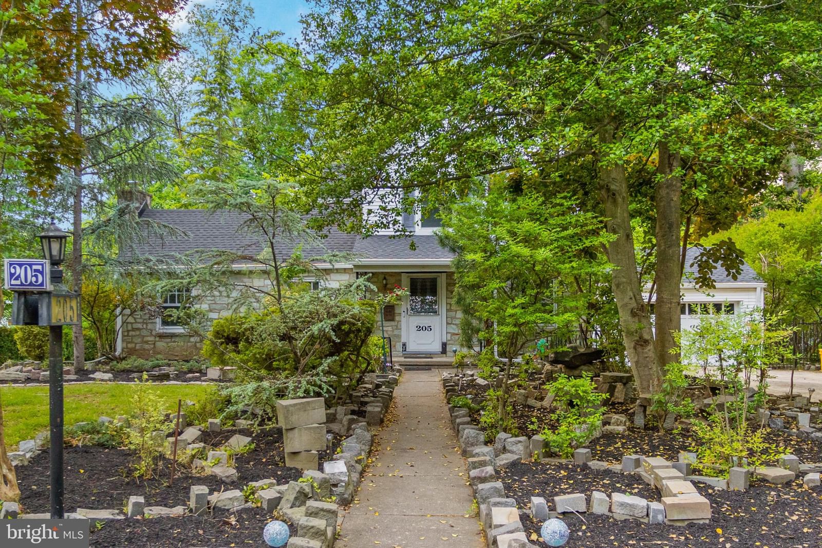 205 CORNWALL AVE, TRENTON 08618, NJ