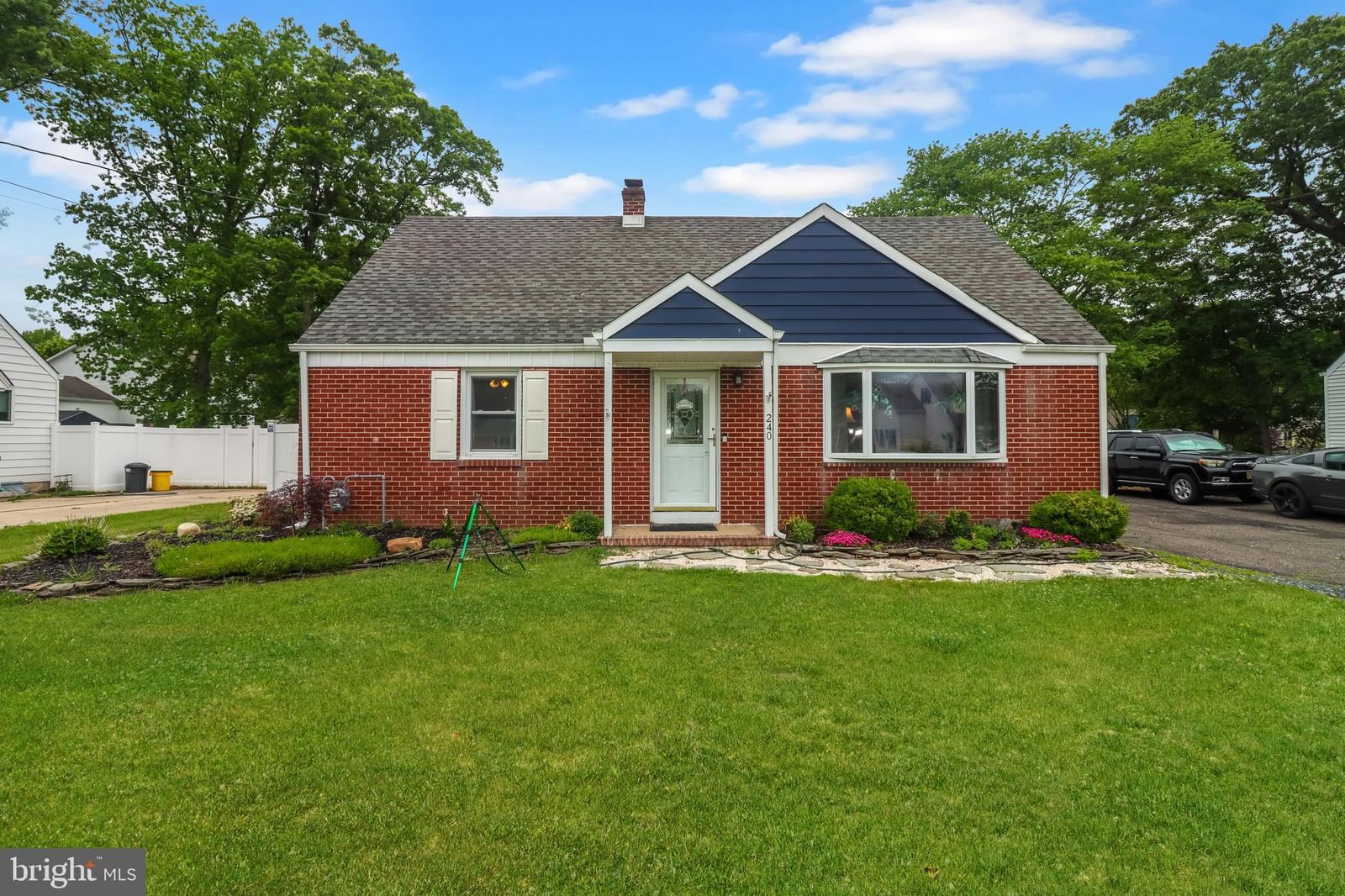 240 YOUNGS RD, TRENTON 08619, NJ