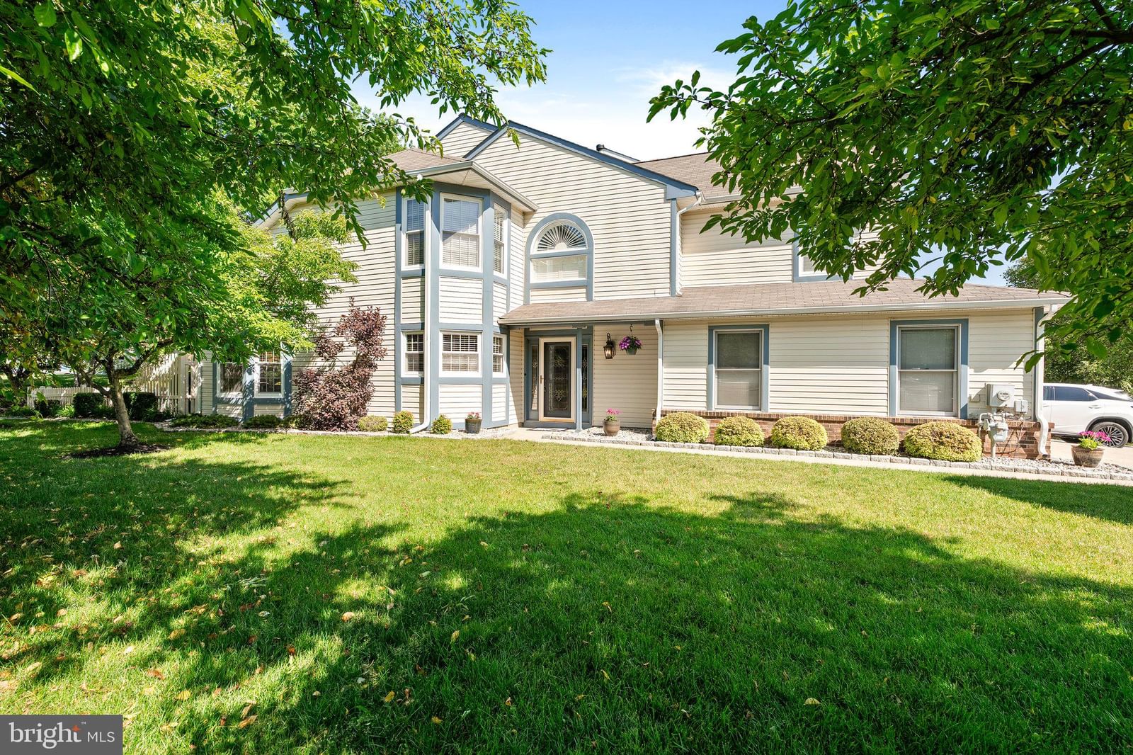 7 ENDSLEIGH PL, ROBBINSVILLE 08691, NJ