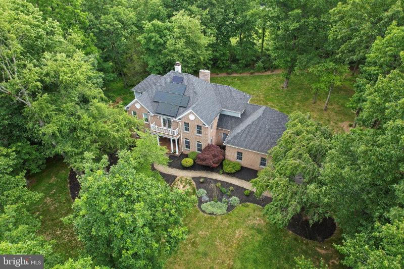 4 POND VIEW LANE