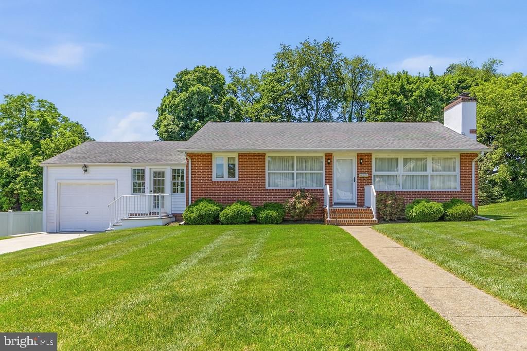 102 GLENVIEW DR, LAWRENCE 08648, NJ