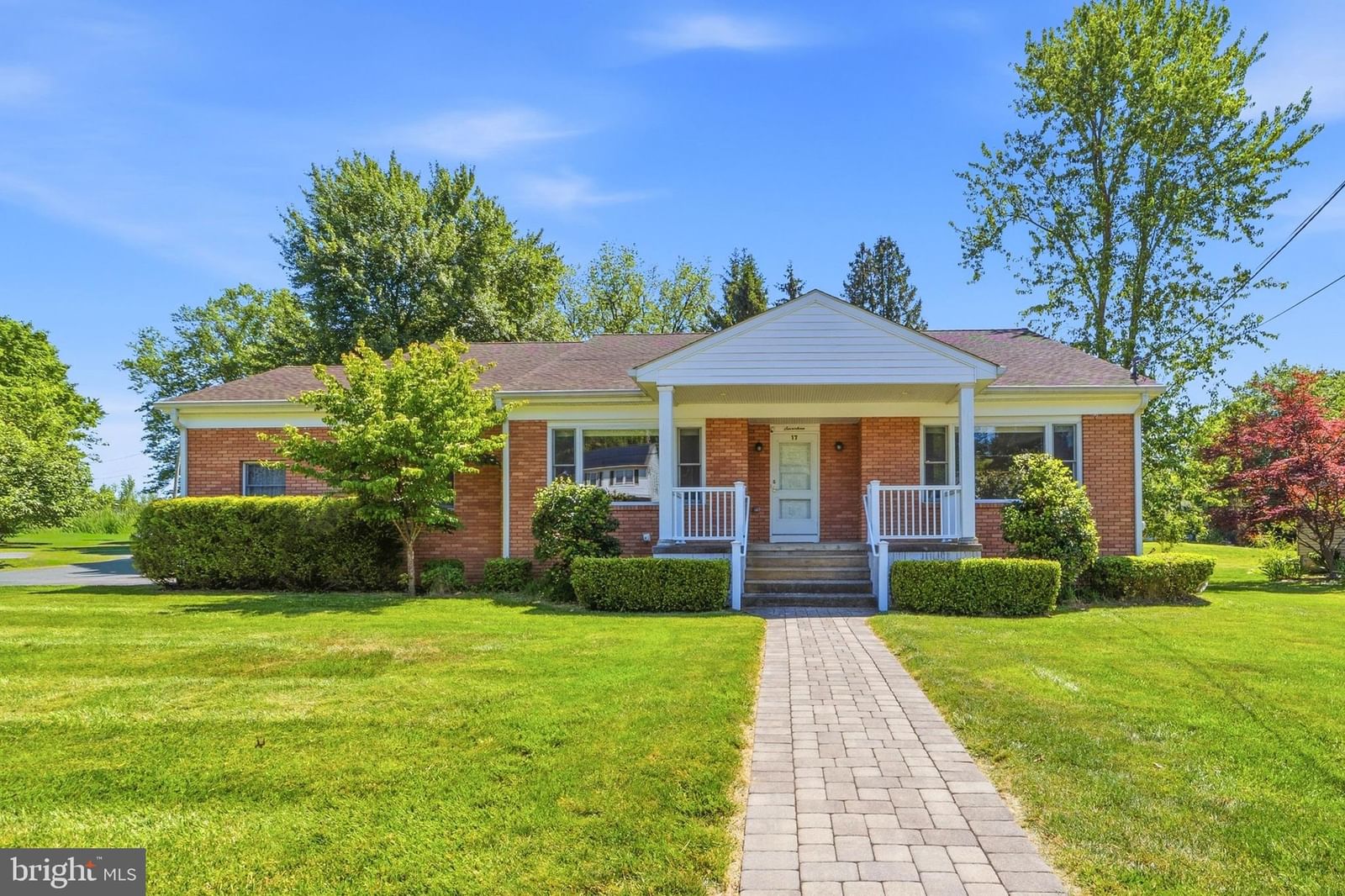 17 BROPHY DR, EWING 08638, NJ