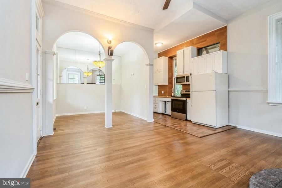 16 RAILROAD PLACE photograph